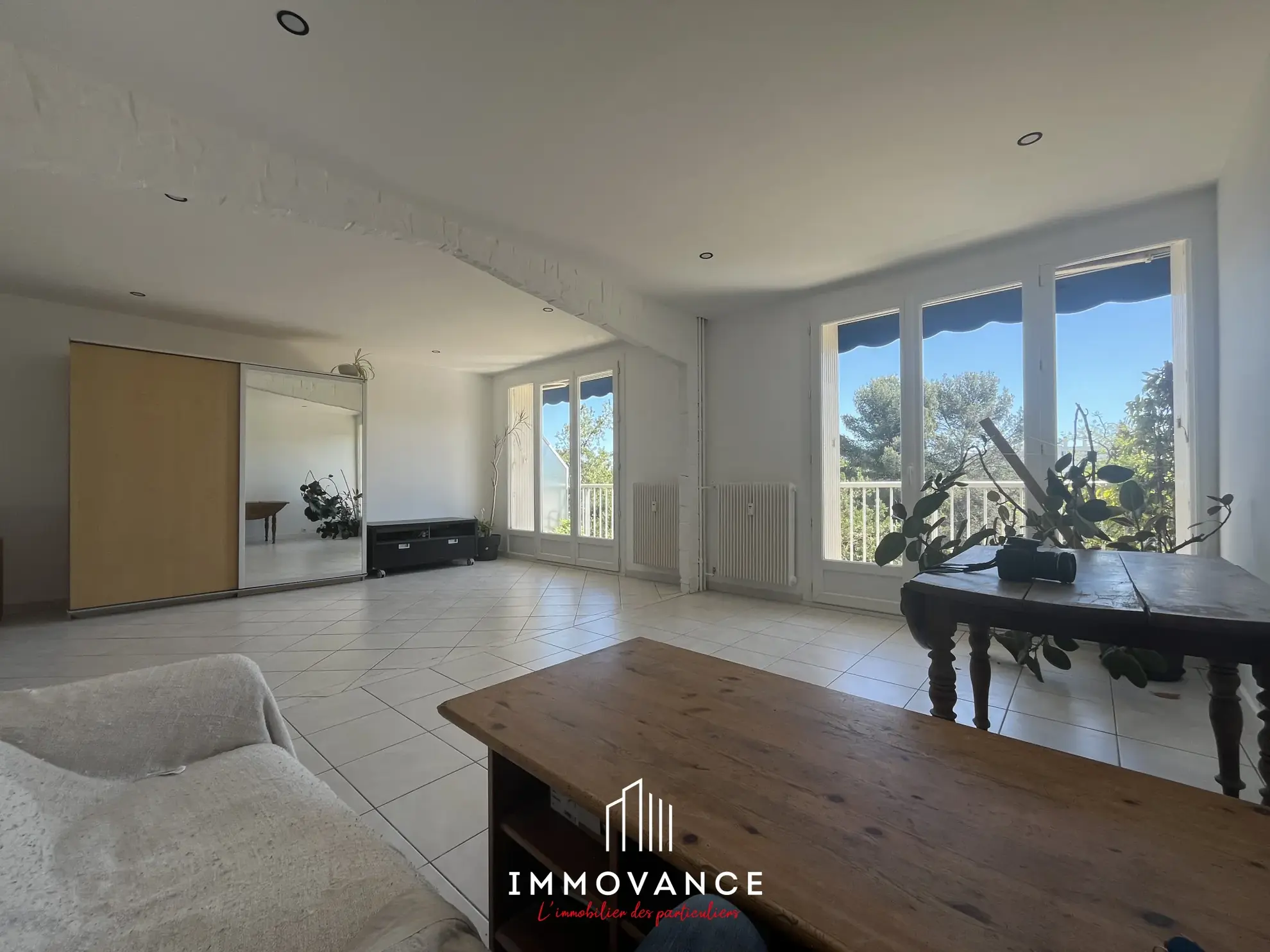 Grand appartement 75 m² traversant à Montpellier, secteur Près d'Arènes, avec terrasse et garage 