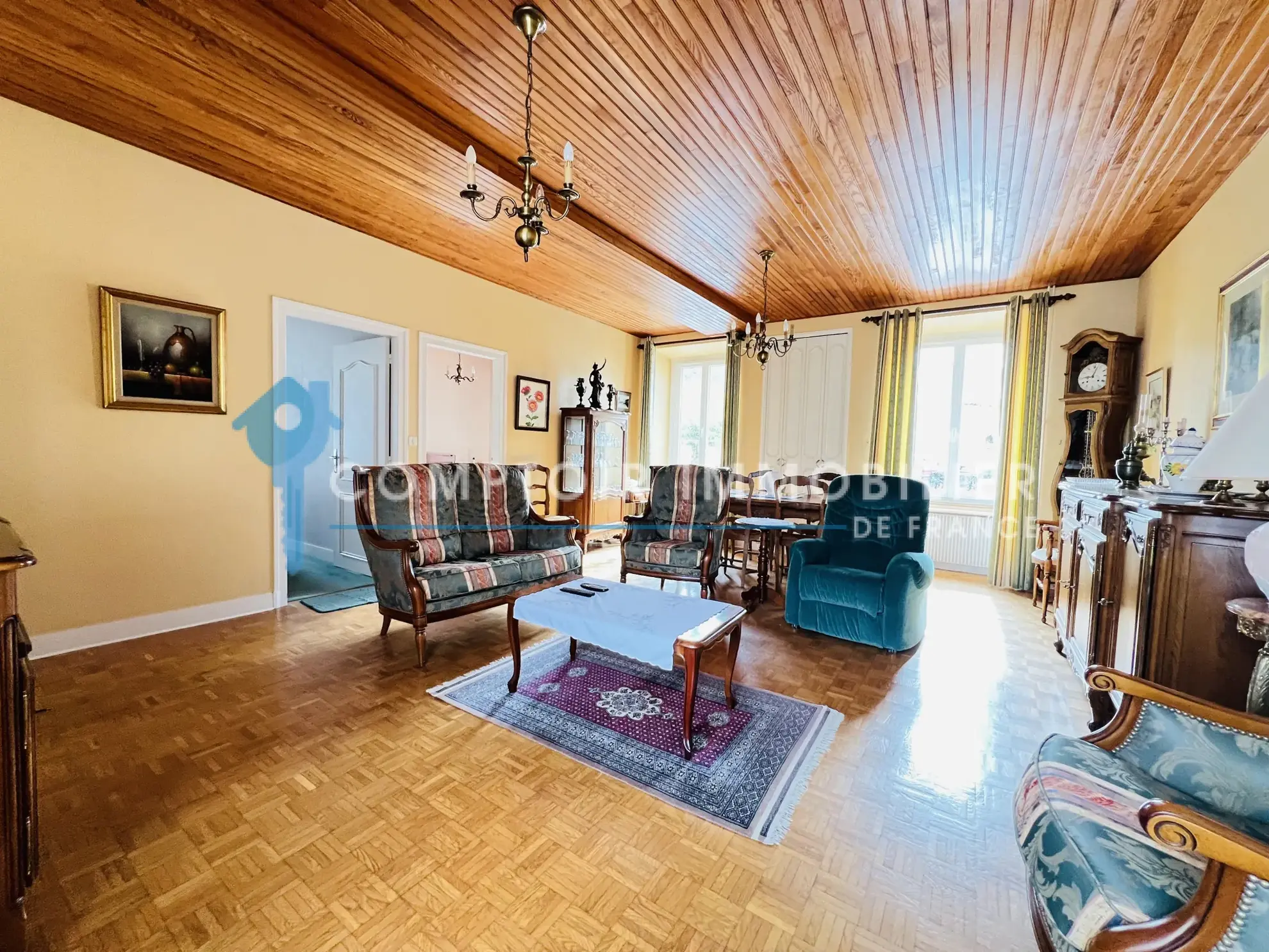 Maison en pierres avec dépendances et jardin à Auneau - 111 m² 