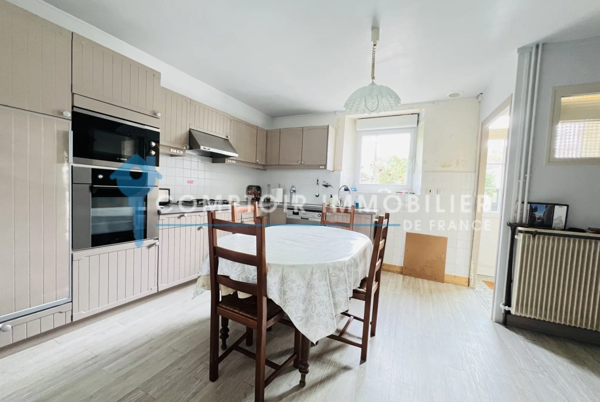 Maison en pierres avec dépendances et jardin à Auneau - 111 m² 