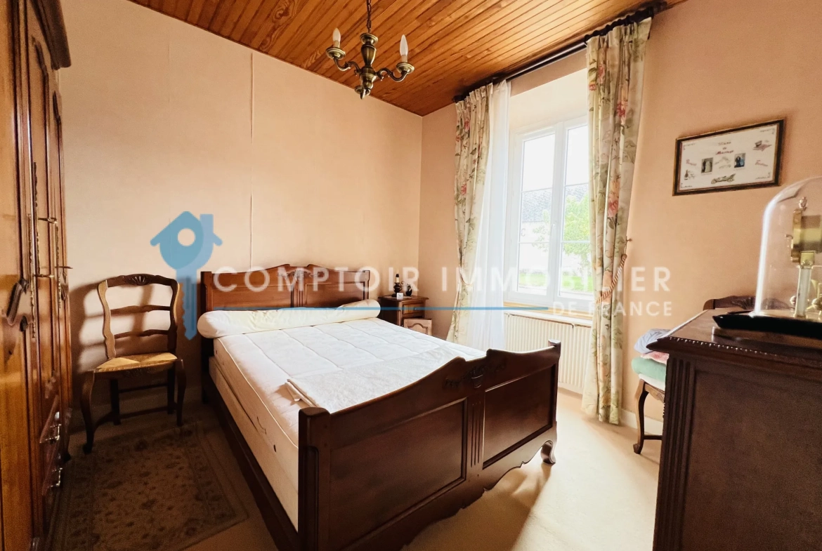 Maison en pierres avec dépendances et jardin à Auneau - 111 m² 