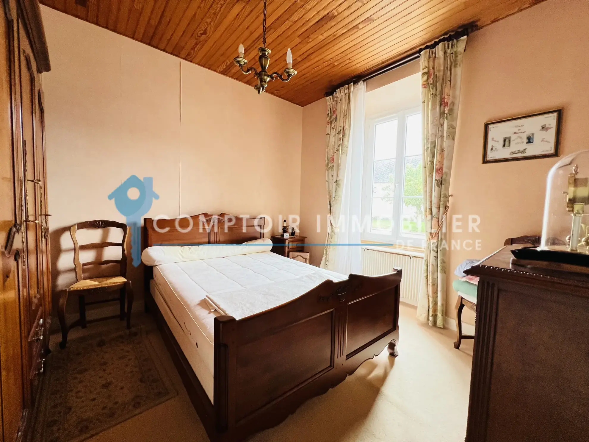 Maison en pierres avec dépendances et jardin à Auneau - 111 m² 