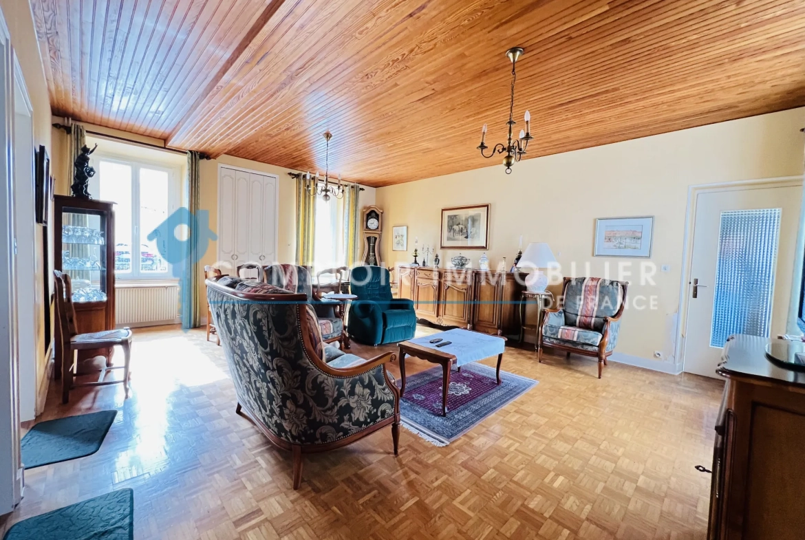 Maison en pierres avec dépendances et jardin à Auneau - 111 m² 