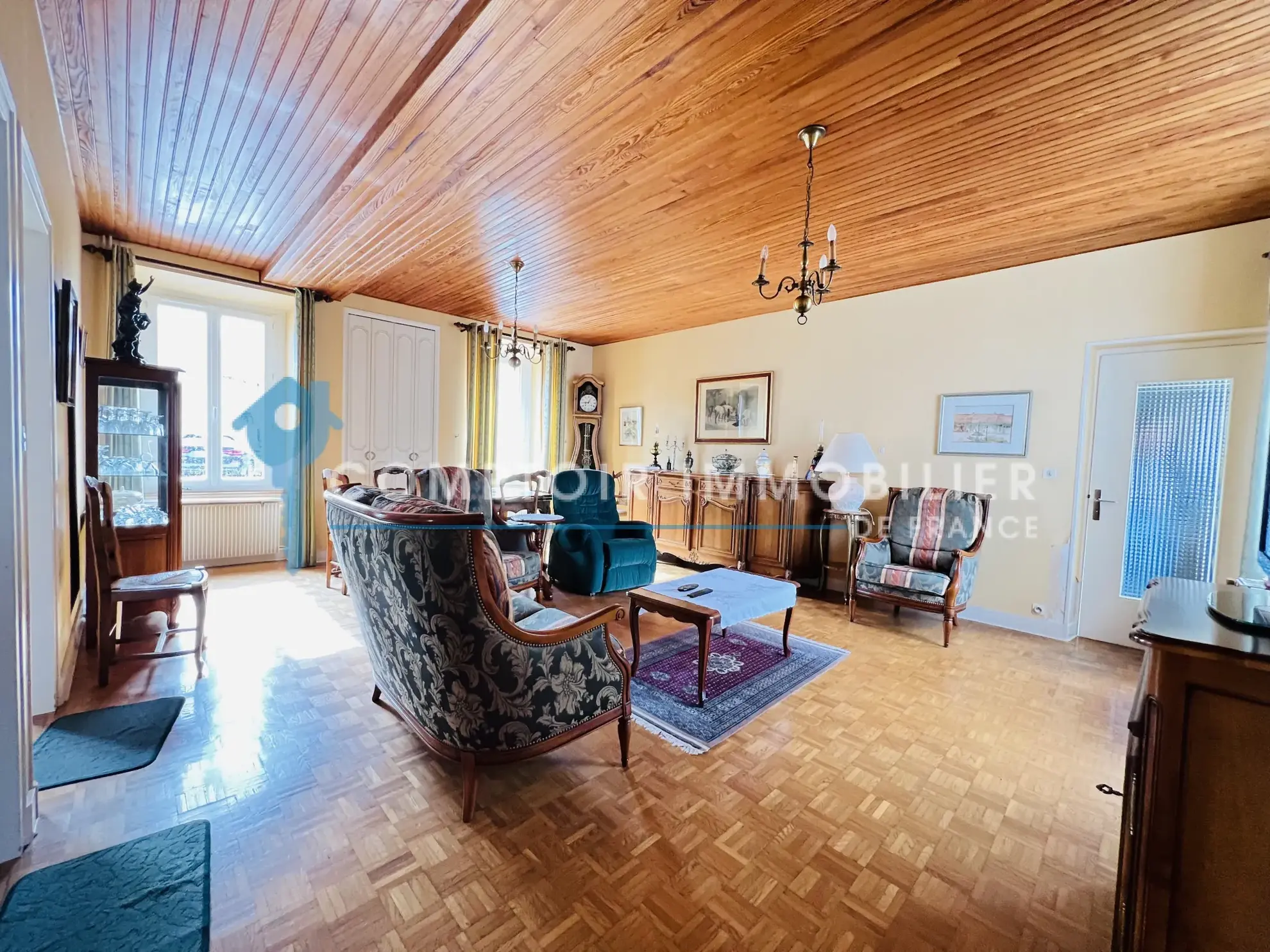 Maison en pierres avec dépendances et jardin à Auneau - 111 m² 