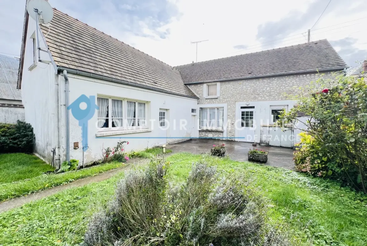 Maison en pierres avec dépendances et jardin à Auneau - 111 m² 