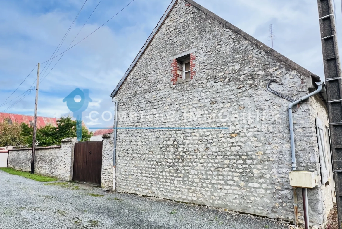 Maison en pierres avec dépendances et jardin à Auneau - 111 m² 