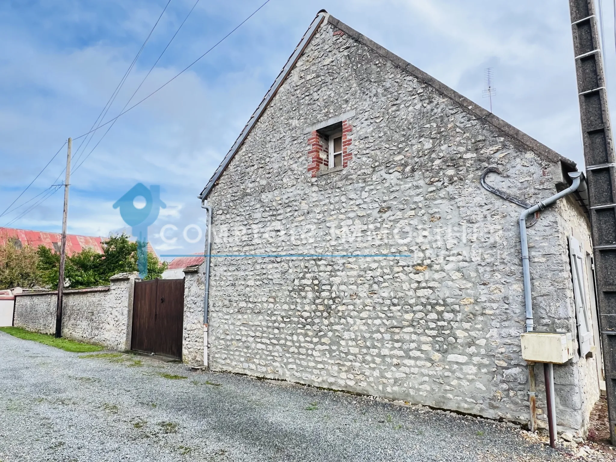 Maison en pierres avec dépendances et jardin à Auneau - 111 m² 