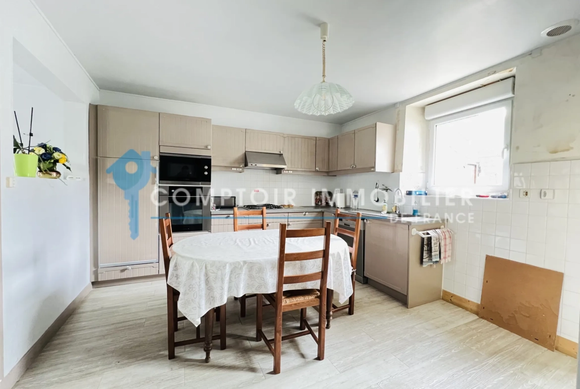 Maison en pierres avec dépendances et jardin à Auneau - 111 m² 