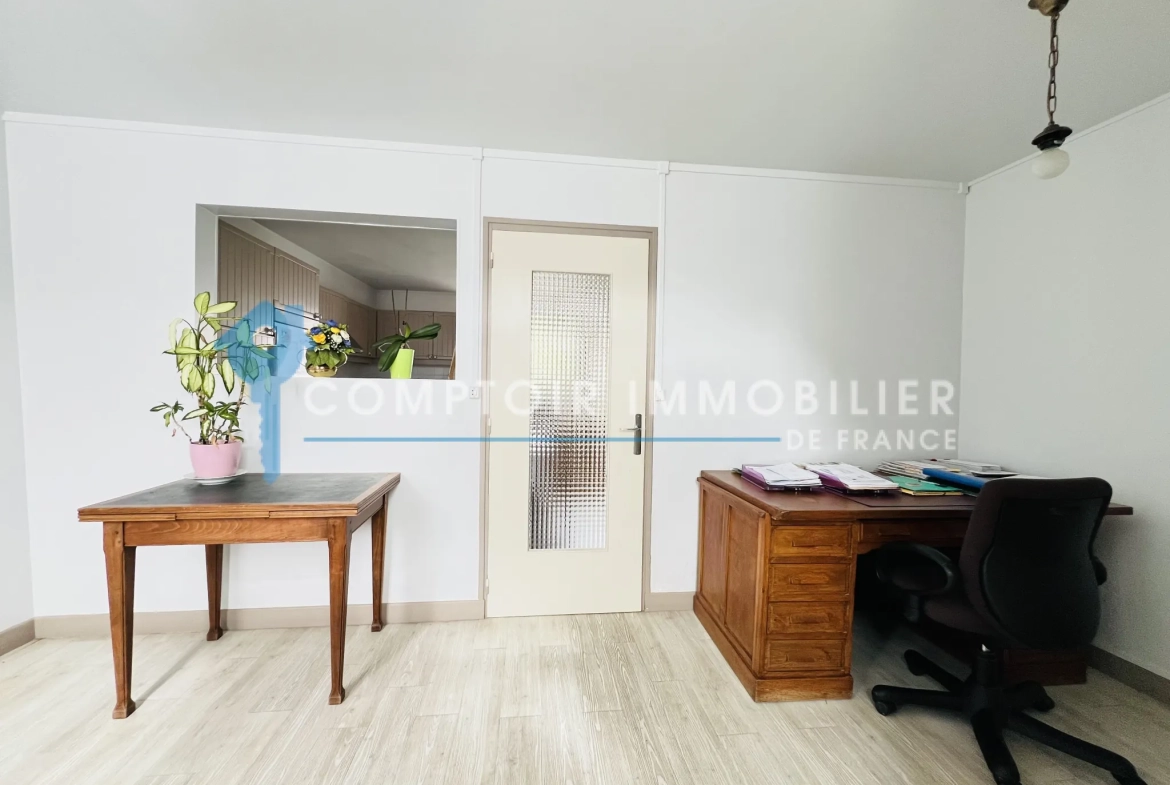 Maison en pierres avec dépendances et jardin à Auneau - 111 m² 