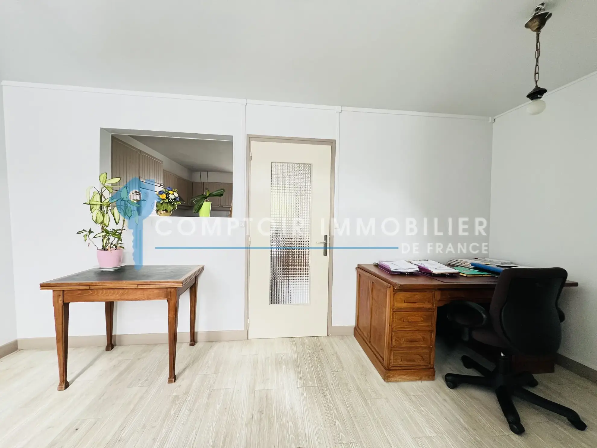 Maison en pierres avec dépendances et jardin à Auneau - 111 m² 