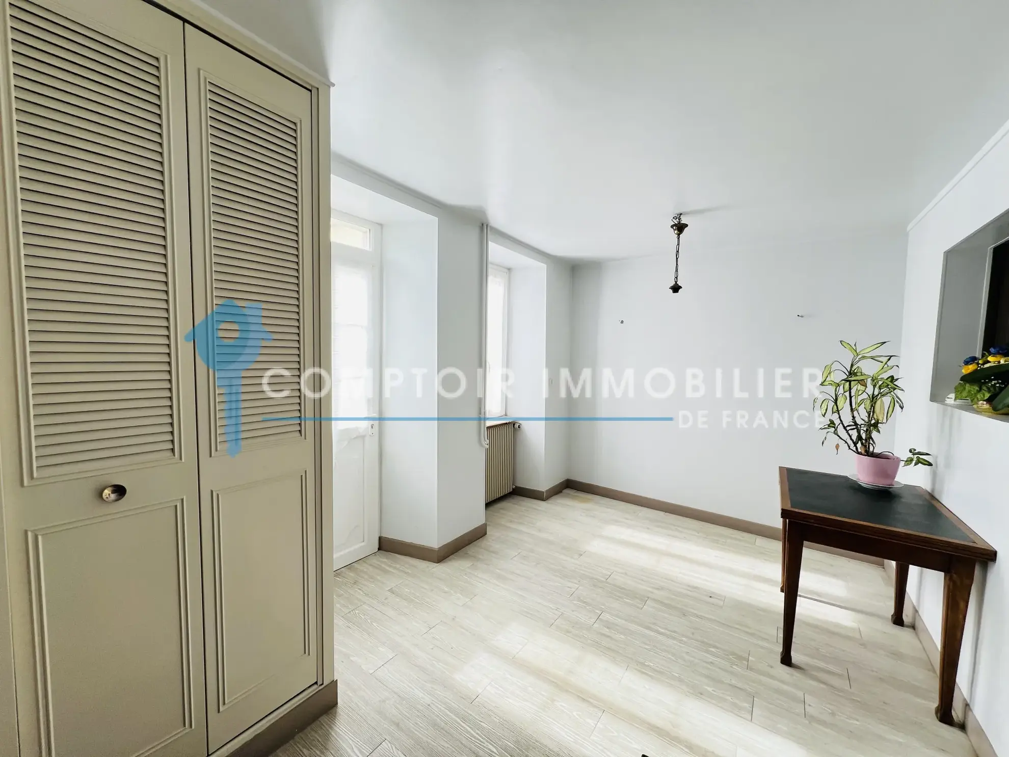 Maison en pierres avec dépendances et jardin à Auneau - 111 m² 