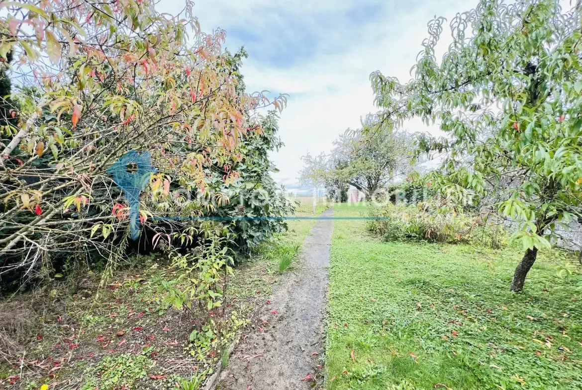 Maison en pierres avec dépendances et jardin à Auneau - 111 m² 