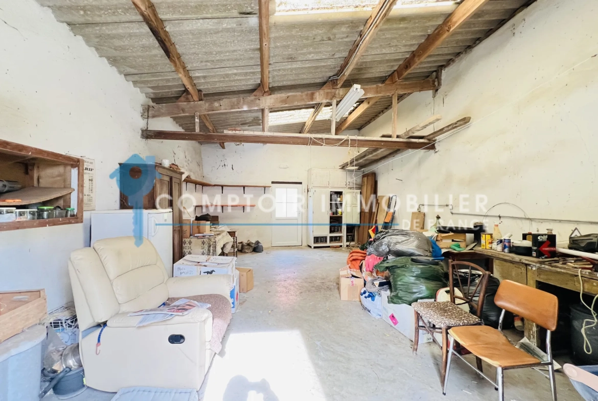 Maison en pierres avec dépendances et jardin à Auneau - 111 m² 