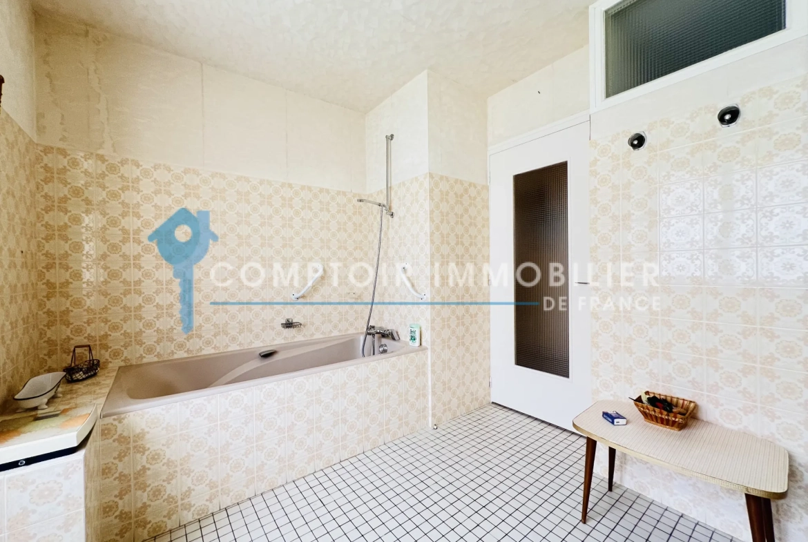 Maison en pierres avec dépendances et jardin à Auneau - 111 m² 