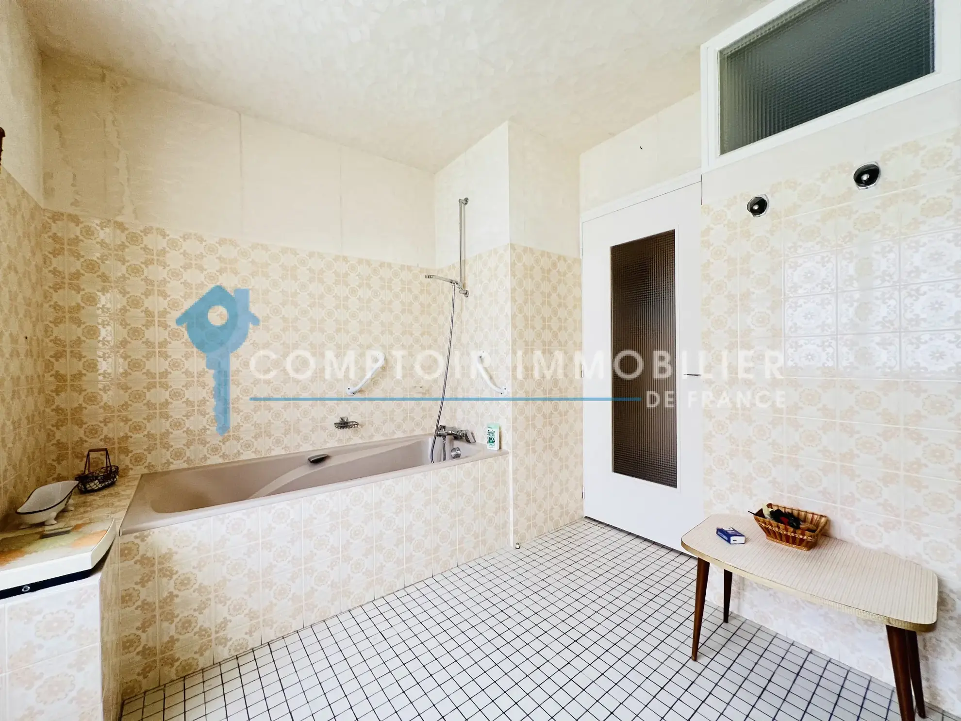 Maison en pierres avec dépendances et jardin à Auneau - 111 m² 
