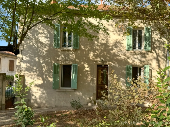 Maison de Maître à vendre à Camaret-sur-Aigues avec jardin et charme d’authenticité