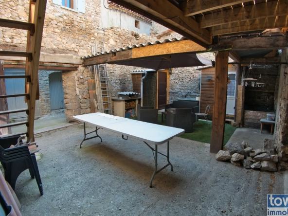 À vendre maison de village rénovée avec patio et jardin dans les Corbières