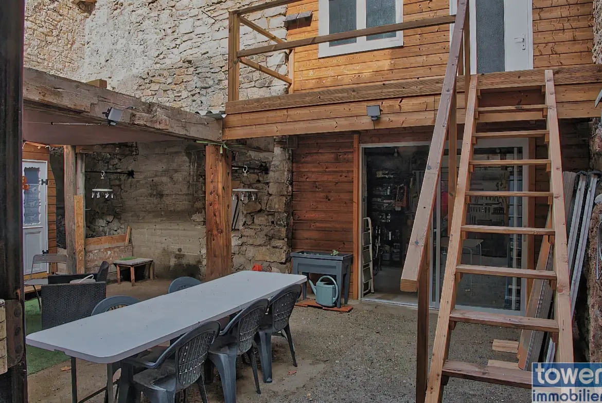 À vendre maison de village rénovée avec patio et jardin dans les Corbières 