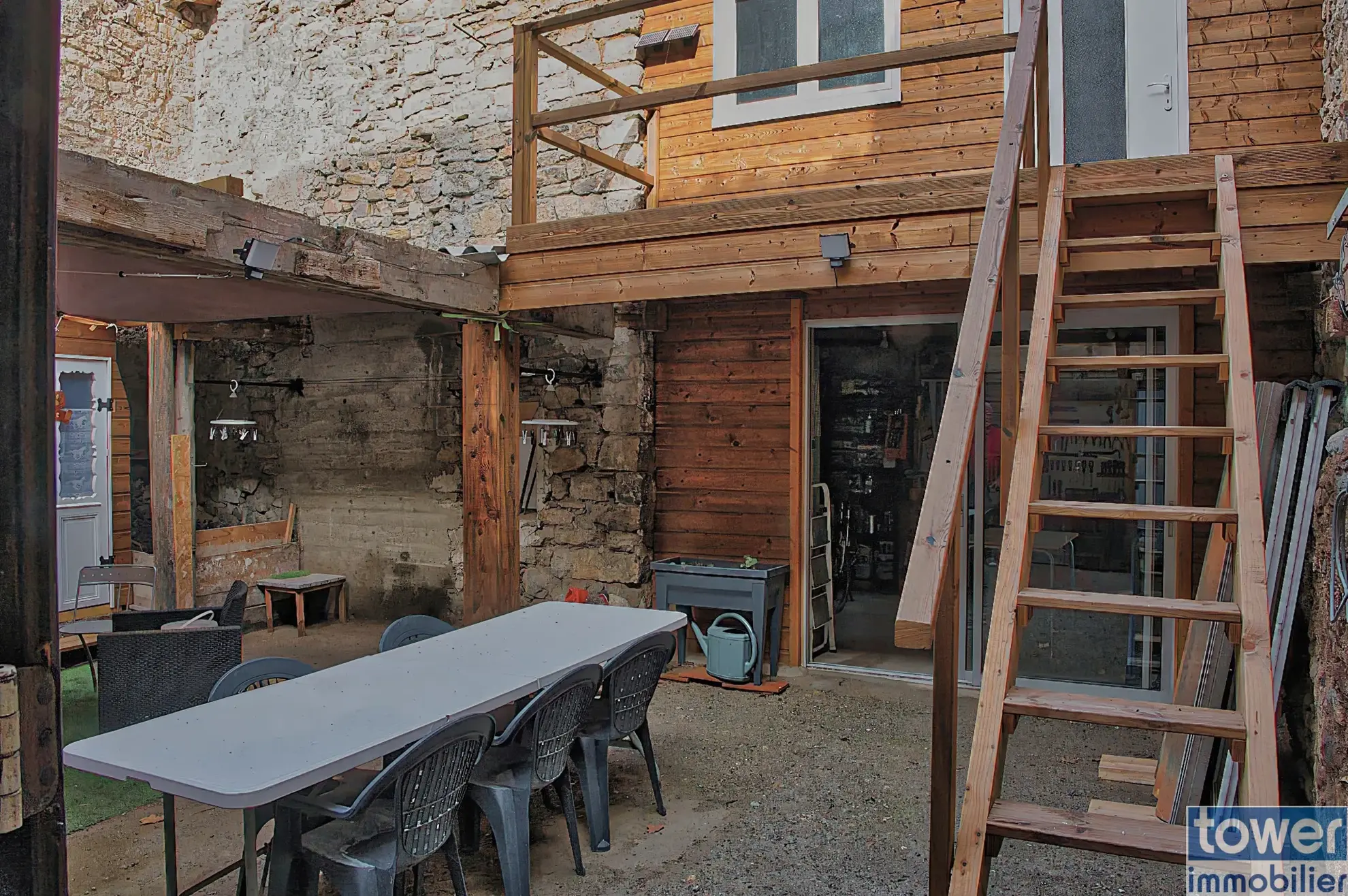 À vendre maison de village rénovée avec patio et jardin dans les Corbières 