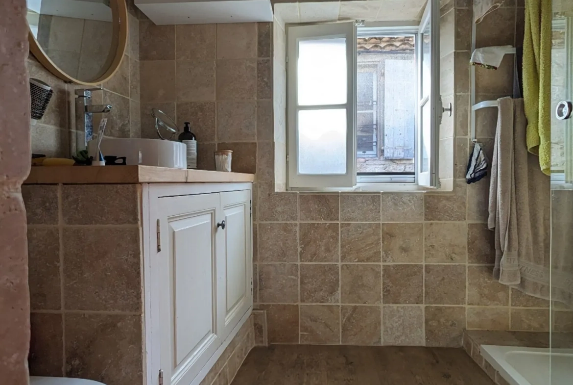 À vendre maison de village rénovée avec patio et jardin dans les Corbières 