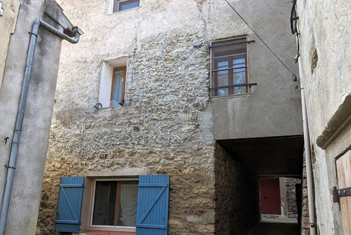 À vendre maison de village rénovée avec patio et jardin dans les Corbières 