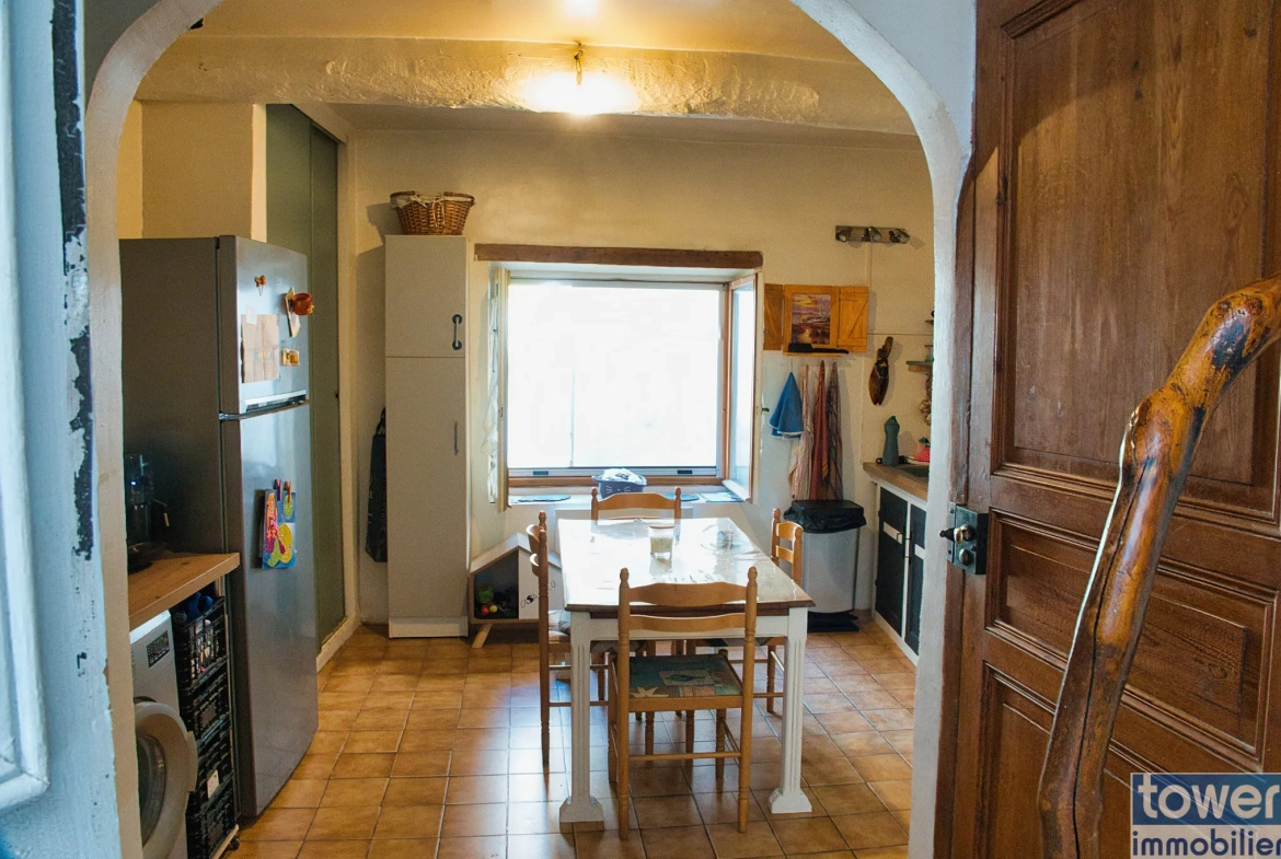 À vendre maison de village rénovée avec patio et jardin dans les Corbières 