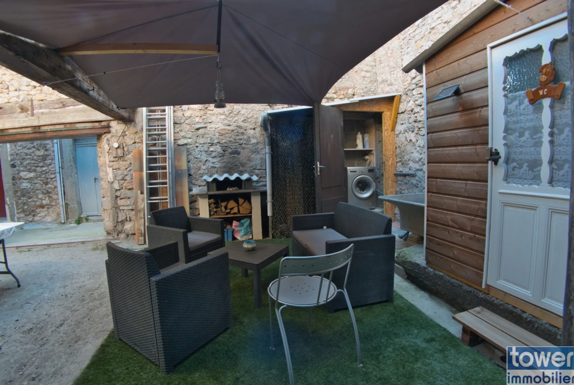 À vendre maison de village rénovée avec patio et jardin dans les Corbières 