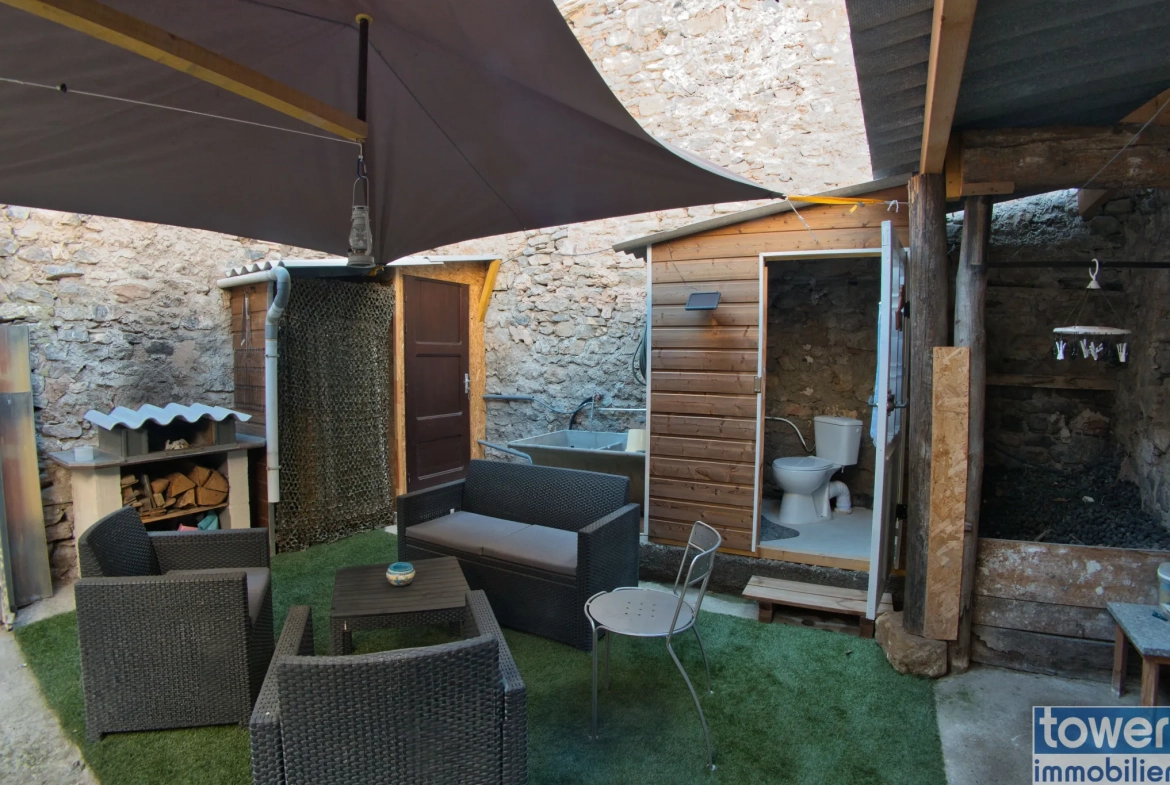 À vendre maison de village rénovée avec patio et jardin dans les Corbières 