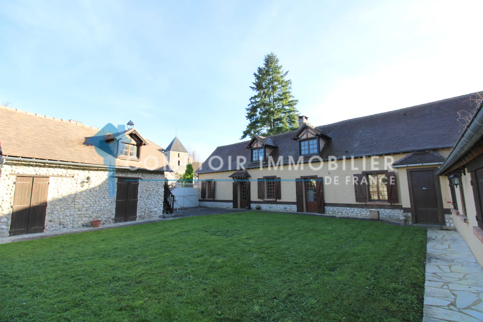 Maison de charme à vendre proche de Pacy-sur-Eure, 165 m2 avec terrain de 555 m2 