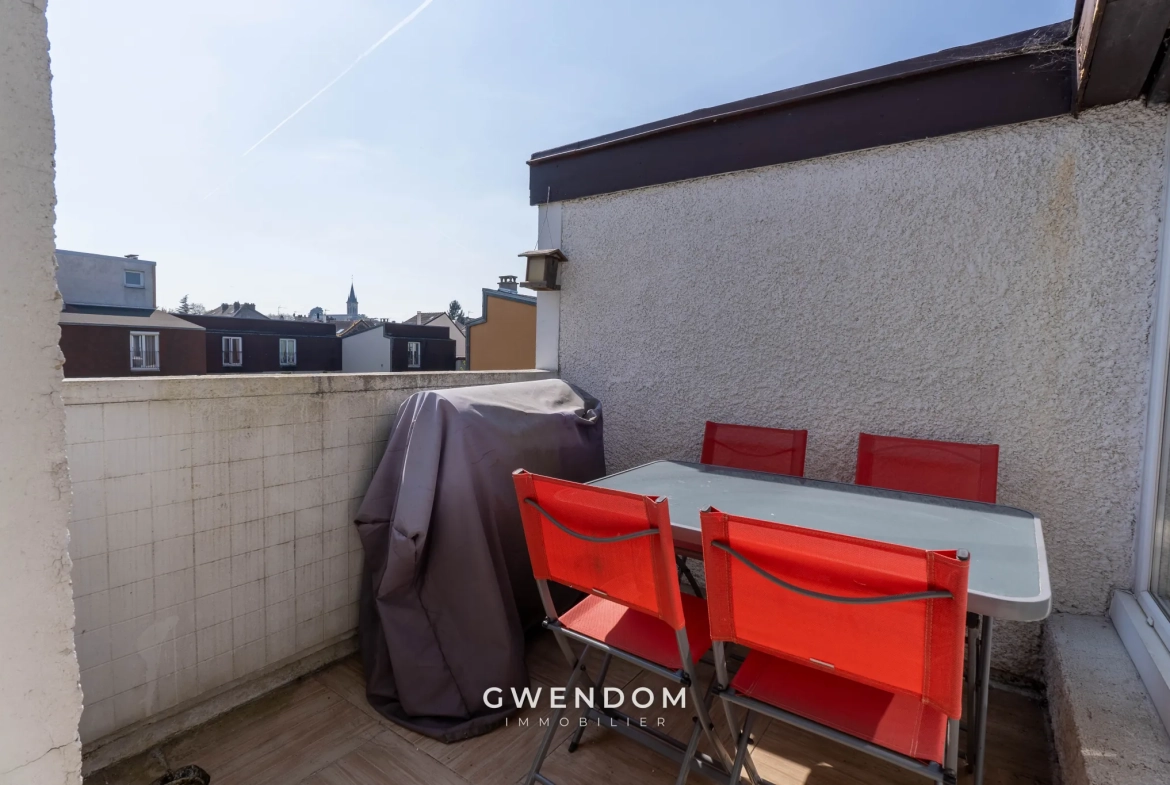 Vente d’un triplex lumineux avec terrasse à Torcy dans le quartier du Clos 