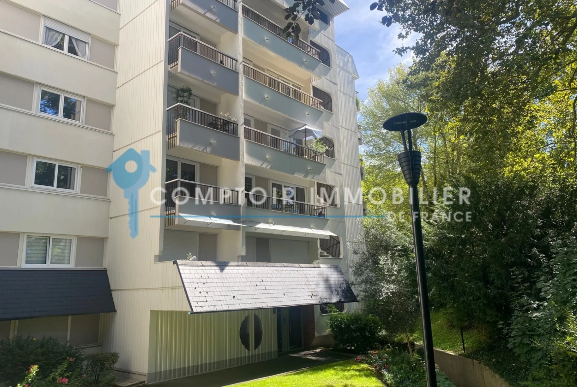 Appartement T2 à Brunoy avec vue sur parc et balcon, proche RER 