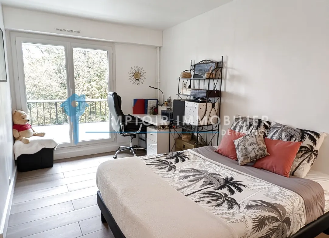 Appartement T2 à Brunoy avec vue sur parc et balcon, proche RER 