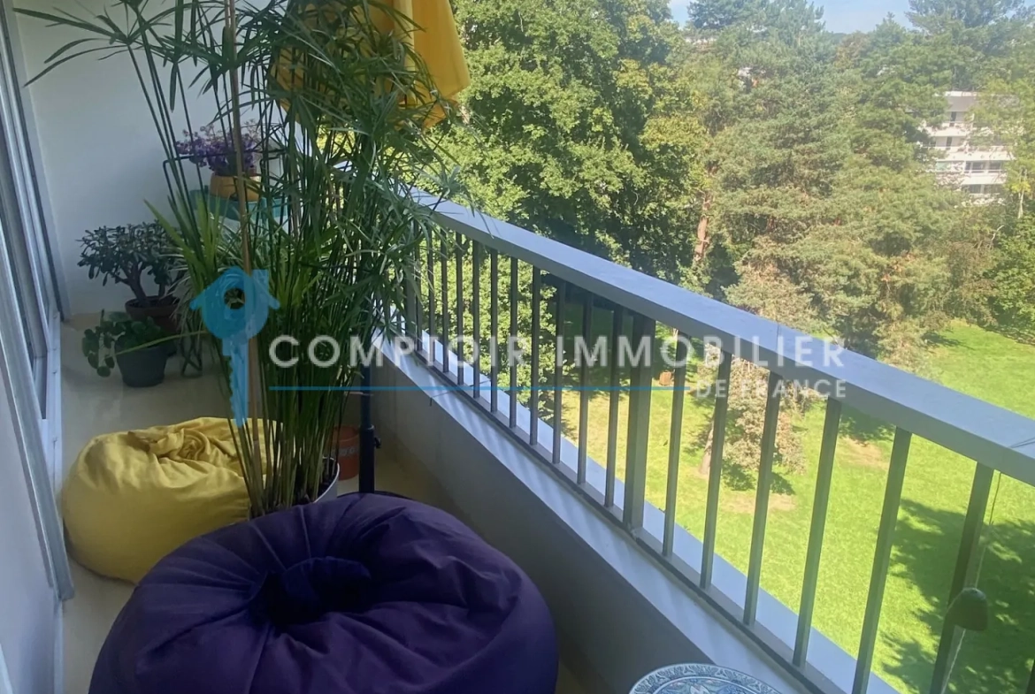 Appartement T2 à Brunoy avec vue sur parc et balcon, proche RER 