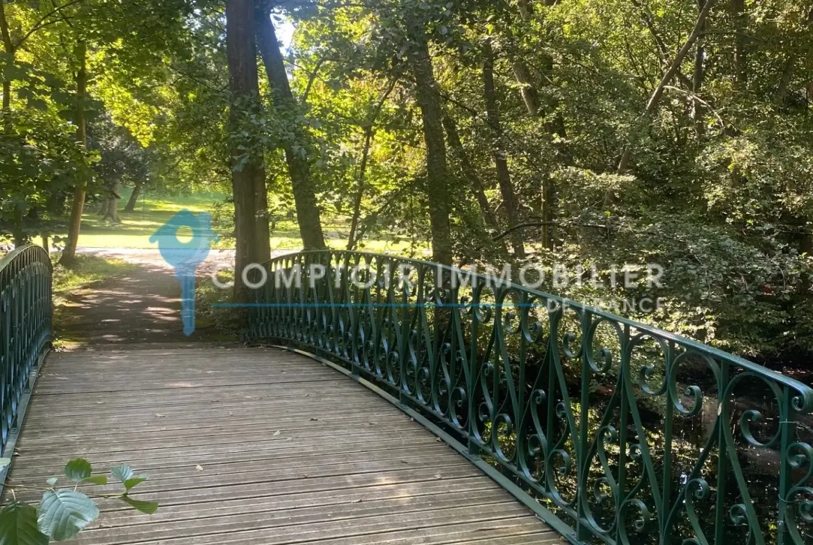 Appartement T2 à Brunoy avec vue sur parc et balcon, proche RER 