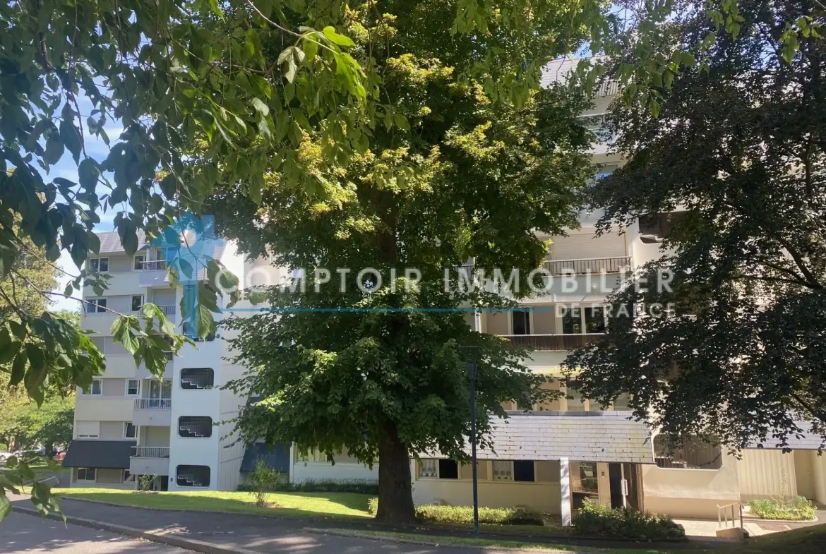 Appartement T2 à Brunoy avec vue sur parc et balcon, proche RER 