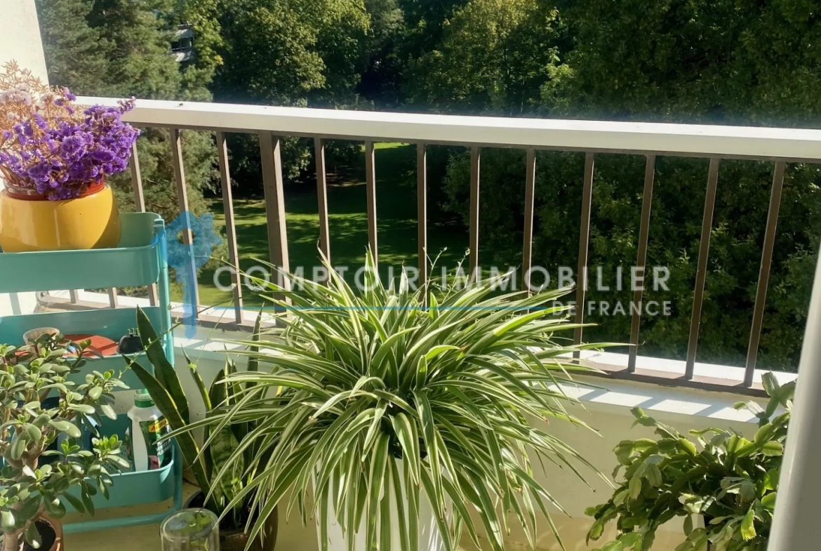 Appartement T2 à Brunoy avec vue sur parc et balcon, proche RER 