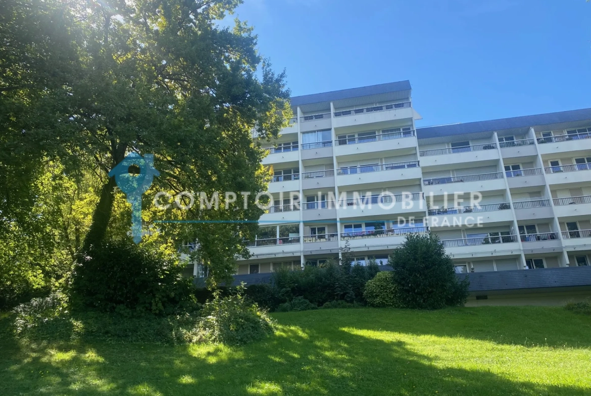 Appartement T2 à Brunoy avec vue sur parc et balcon, proche RER 