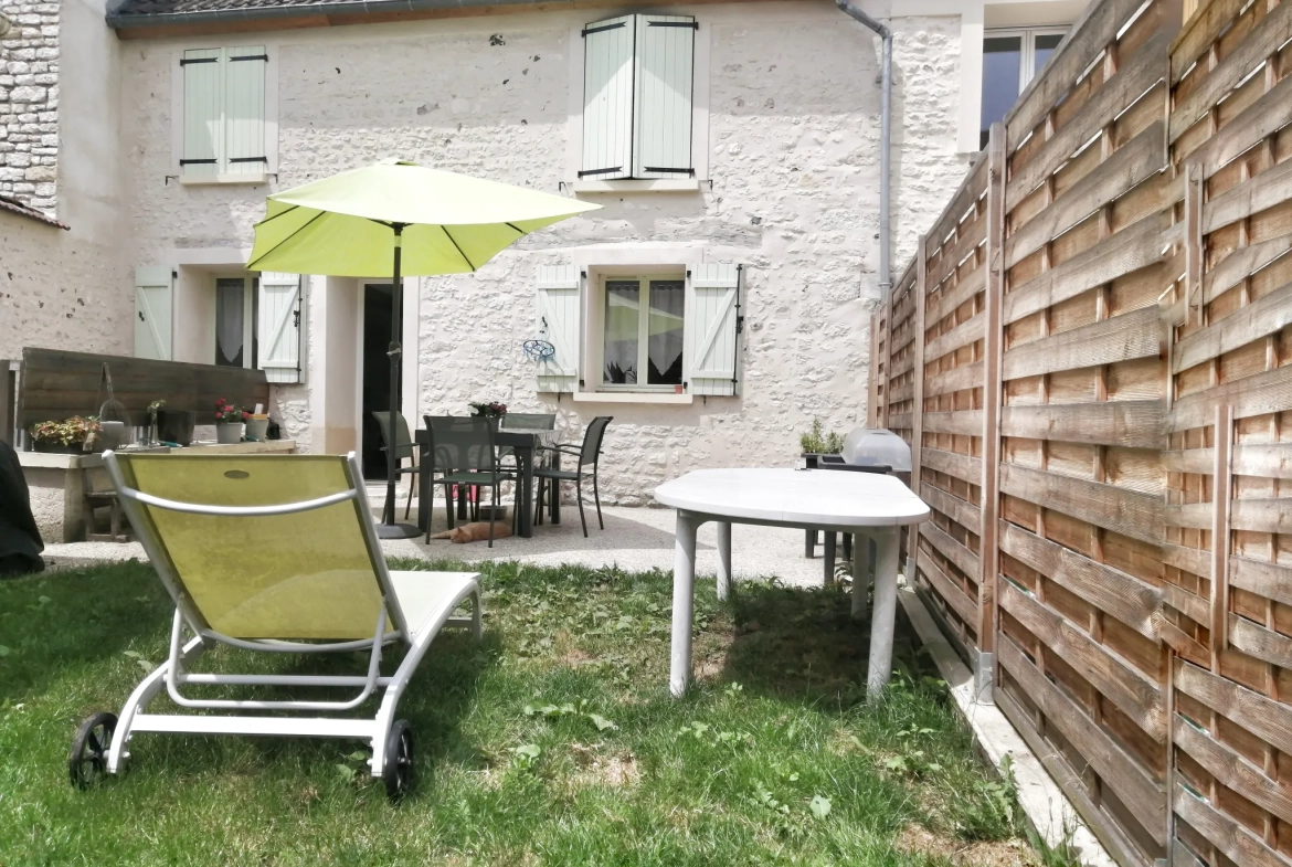 Maison de village rénovée à Limetz Villez avec jardin et caves voûtées 