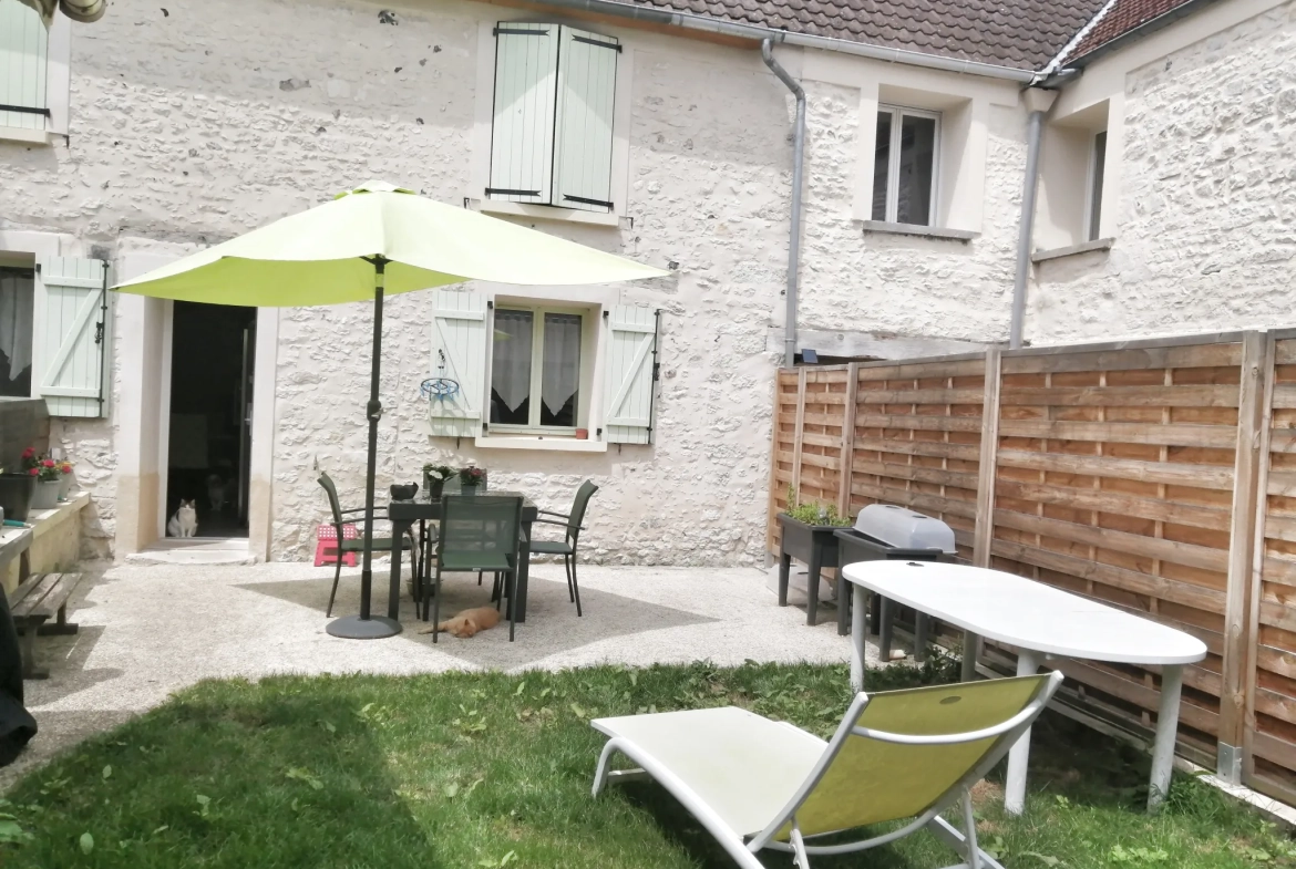 Maison de village rénovée à Limetz Villez avec jardin et caves voûtées 
