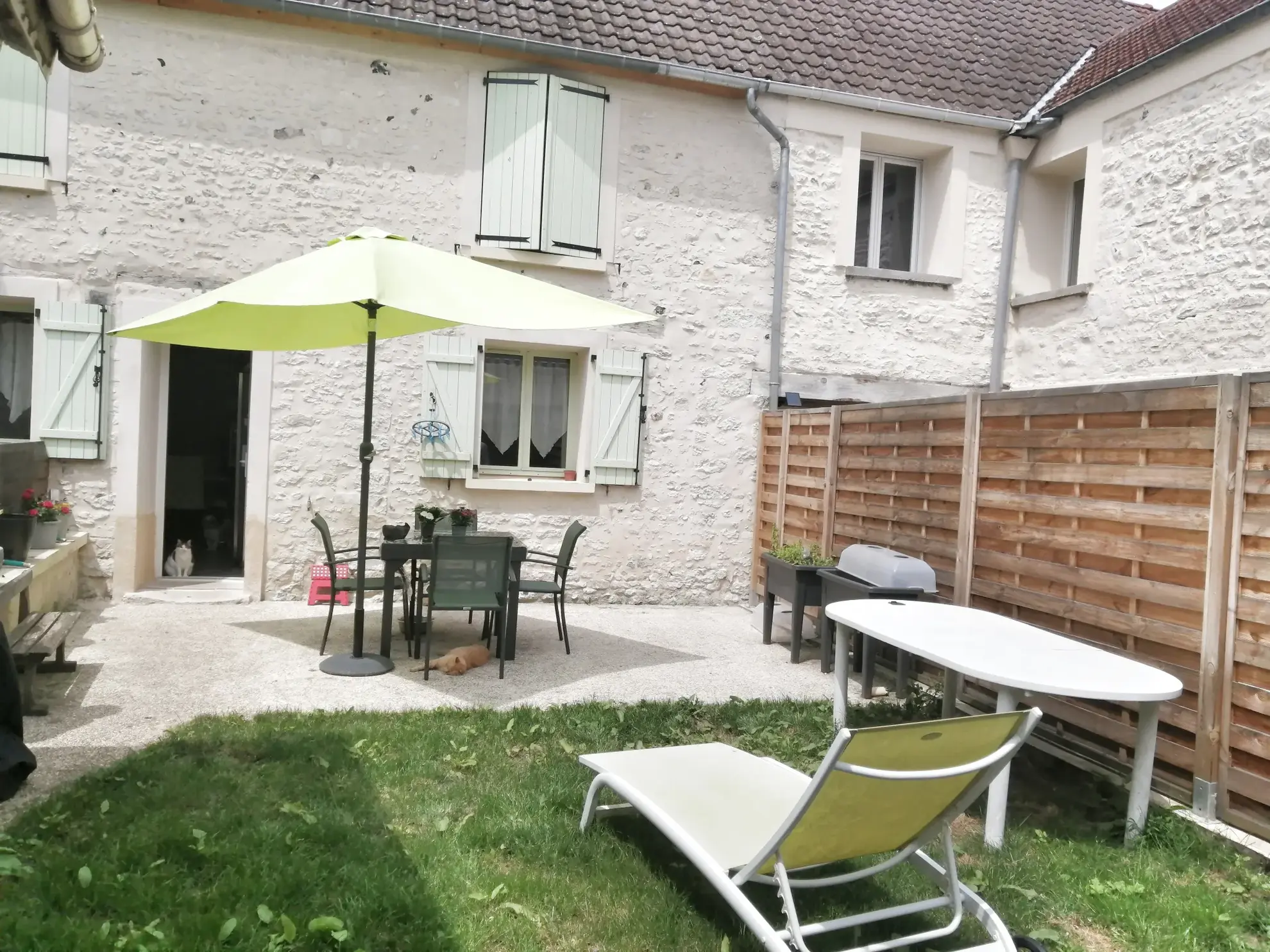 Maison de village rénovée à Limetz Villez avec jardin et caves voûtées 