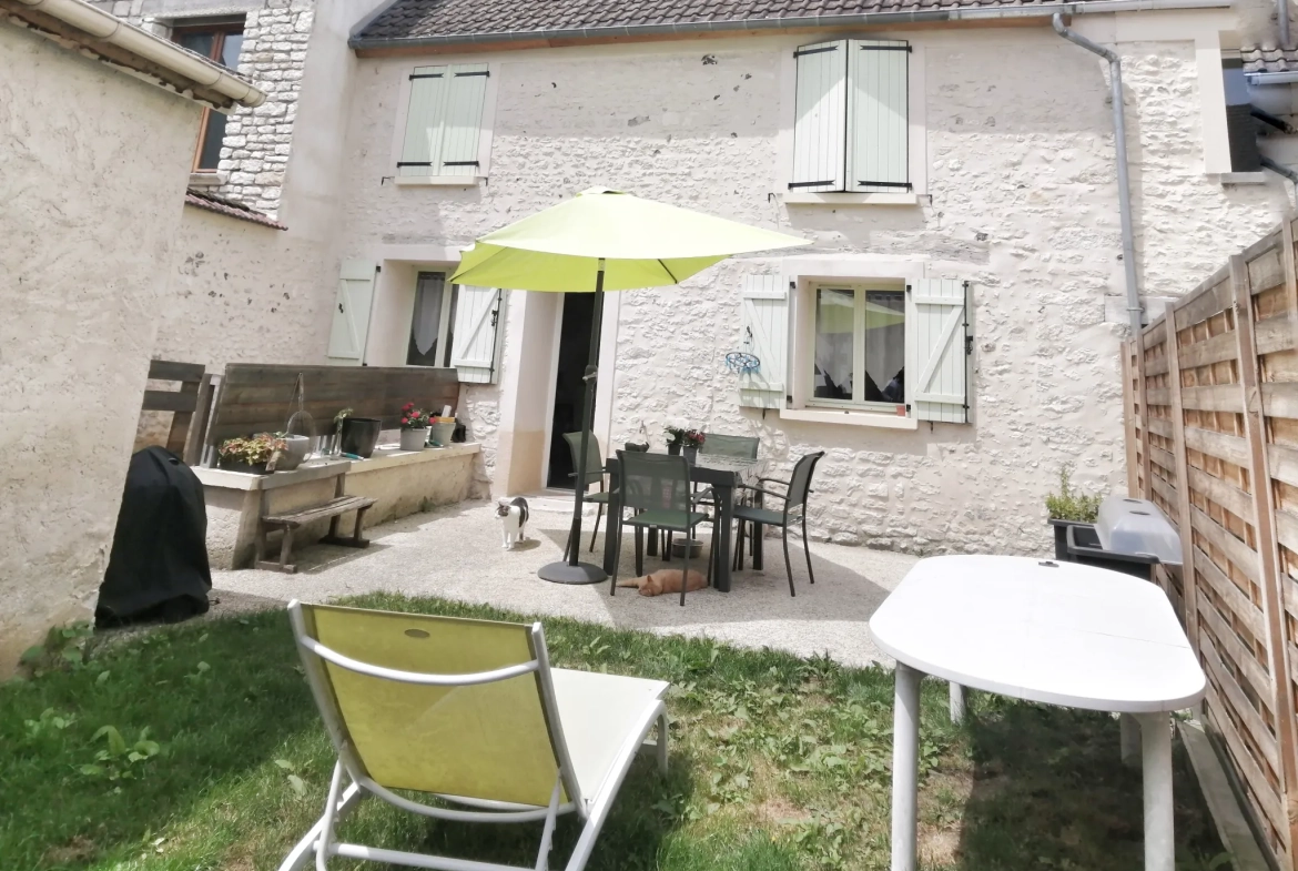 Maison de village rénovée à Limetz Villez avec jardin et caves voûtées 