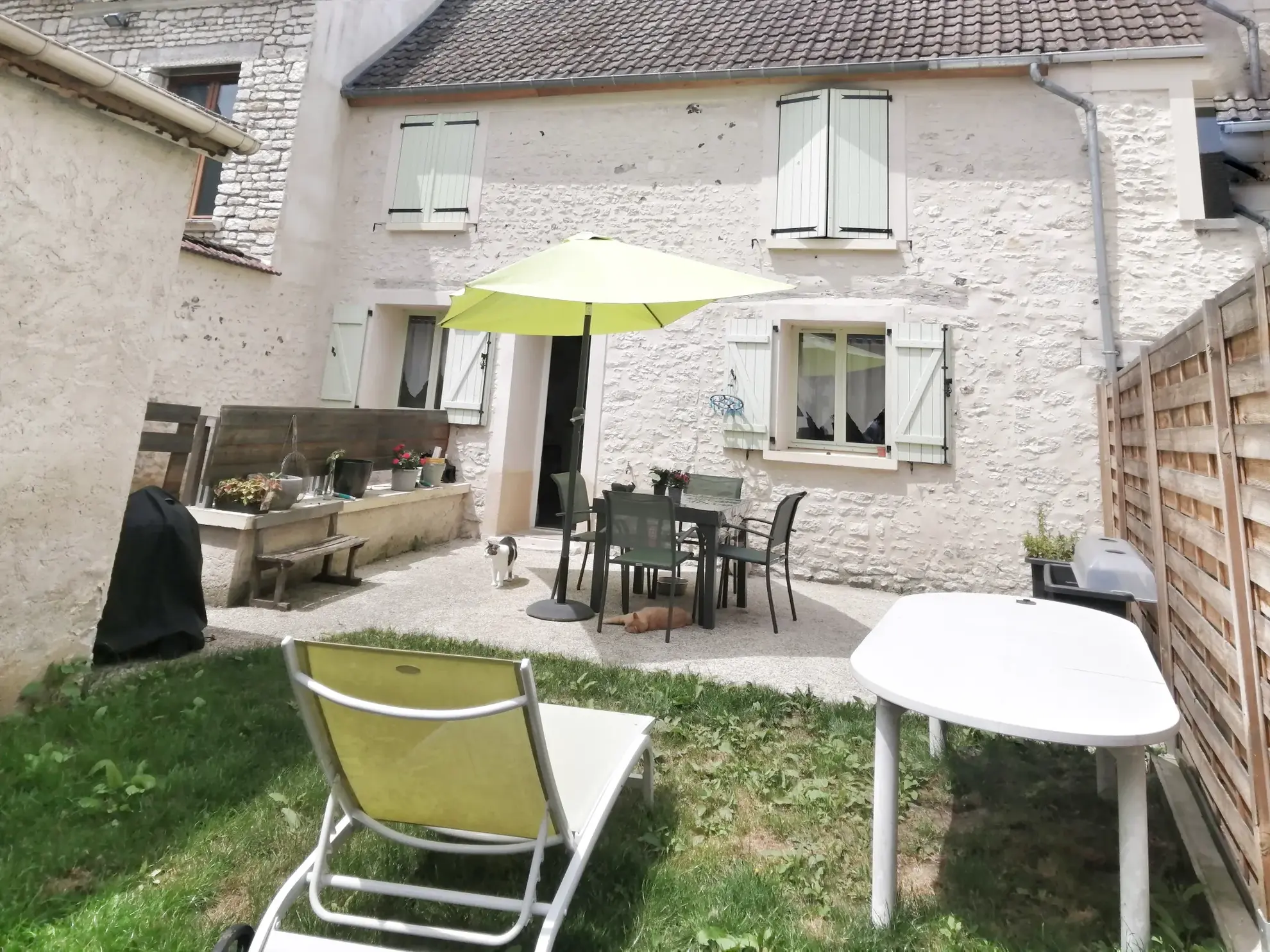 Maison de village rénovée à Limetz Villez avec jardin et caves voûtées 