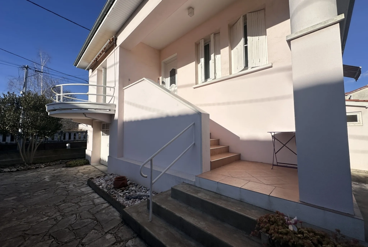 Villa rénovée avec jardin à Villeneuve-sur-Lot dans un quartier recherché 