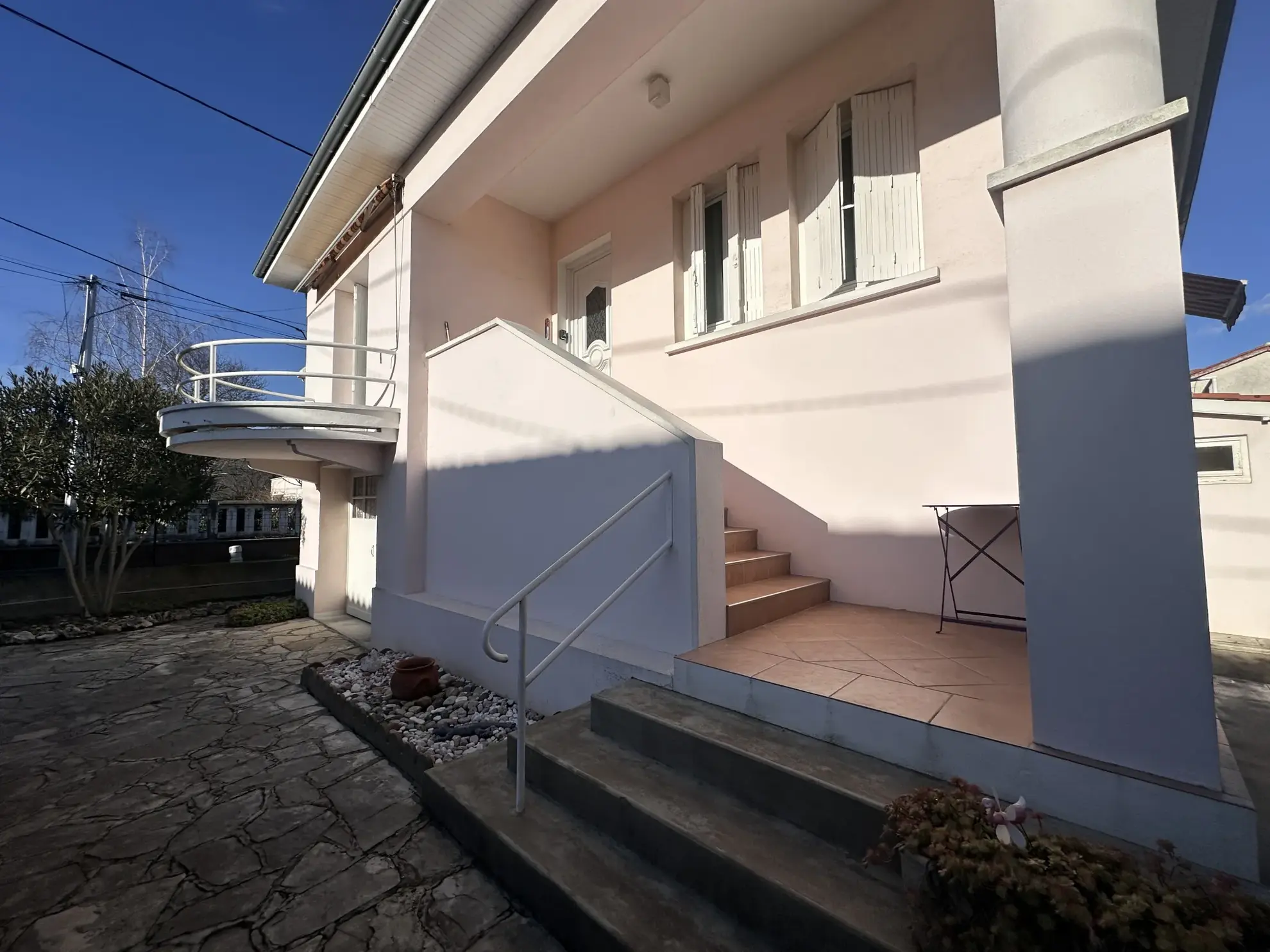 Villa rénovée avec jardin à Villeneuve-sur-Lot dans un quartier recherché 