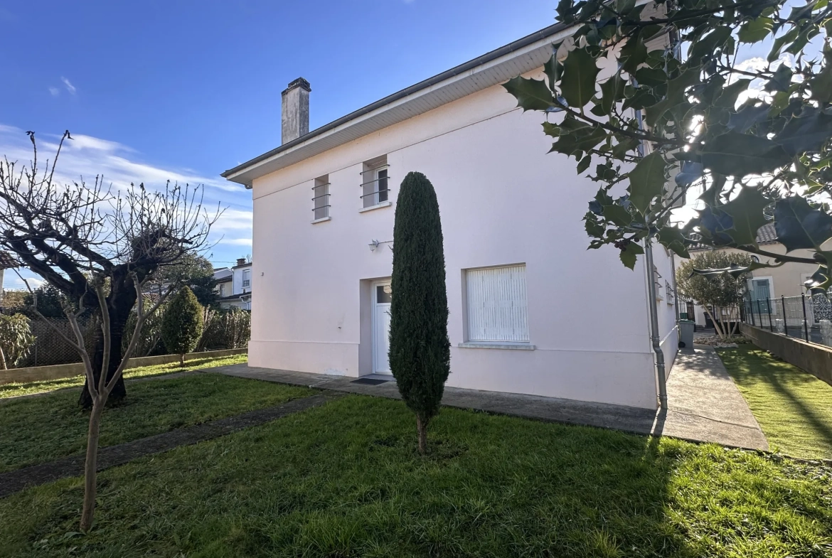 Villa rénovée avec jardin à Villeneuve-sur-Lot dans un quartier recherché 