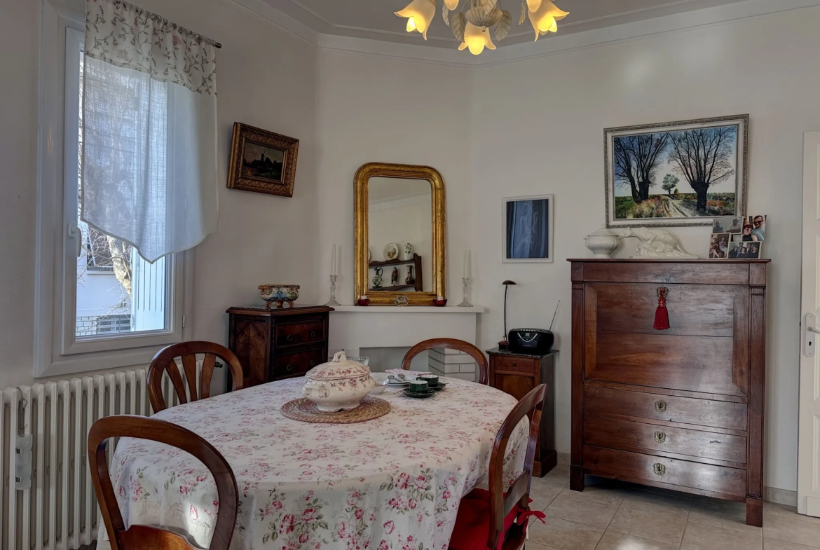 Villa rénovée avec jardin à Villeneuve-sur-Lot dans un quartier recherché 