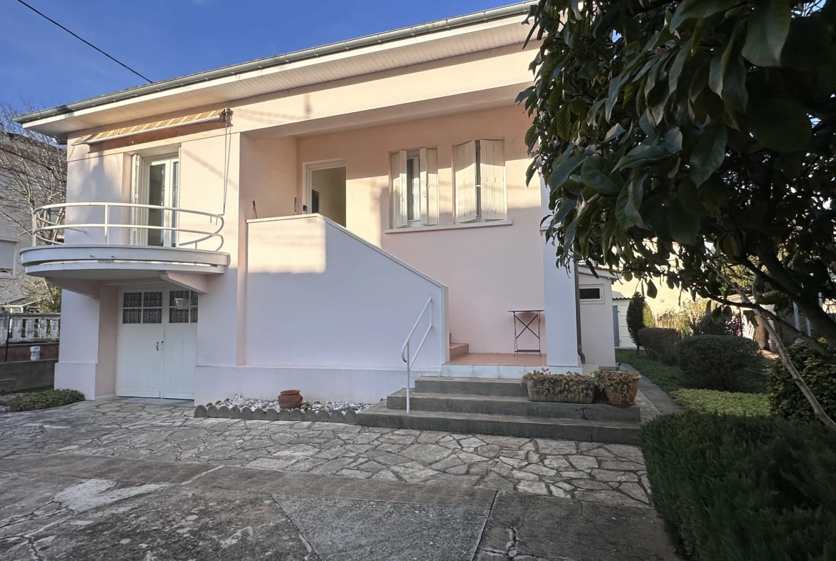 Villa rénovée avec jardin à Villeneuve-sur-Lot dans un quartier recherché 
