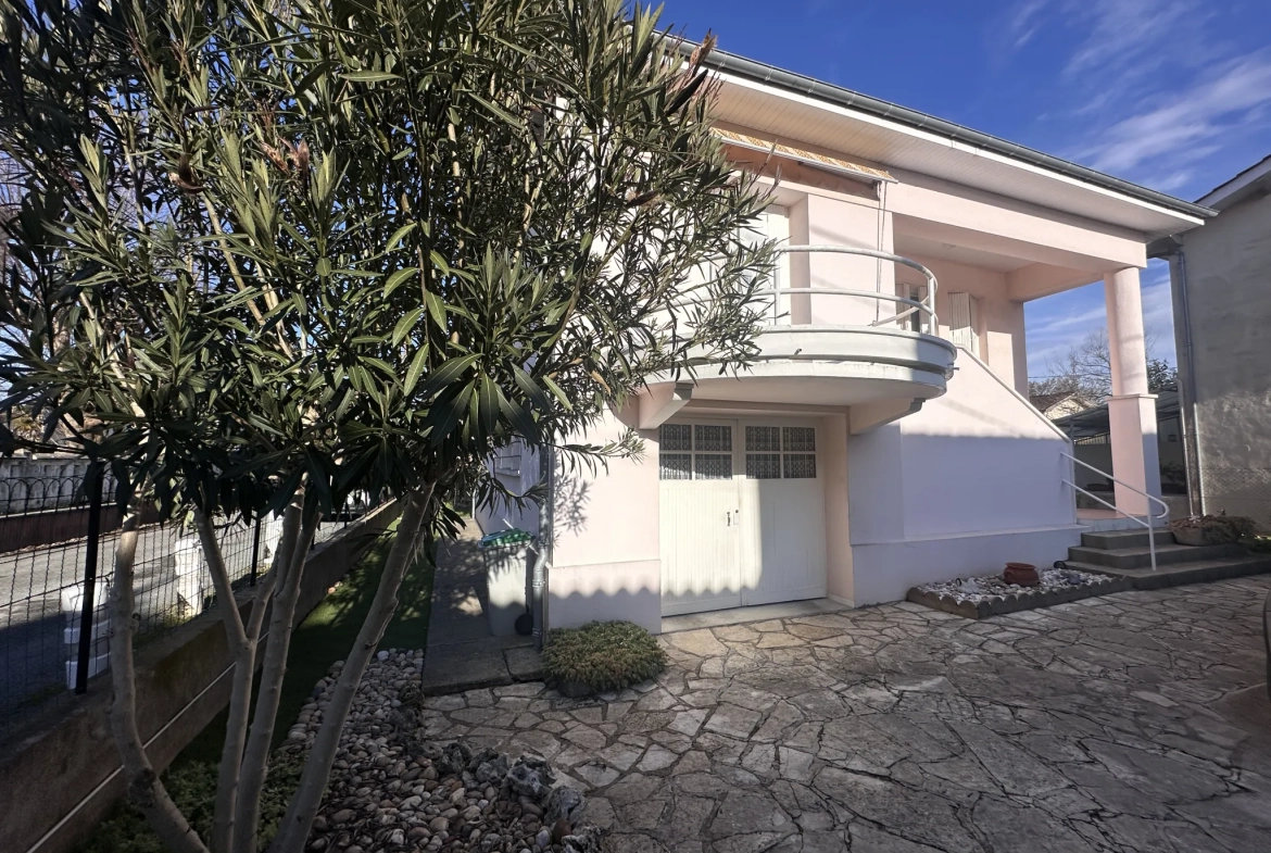 Villa rénovée avec jardin à Villeneuve-sur-Lot dans un quartier recherché 