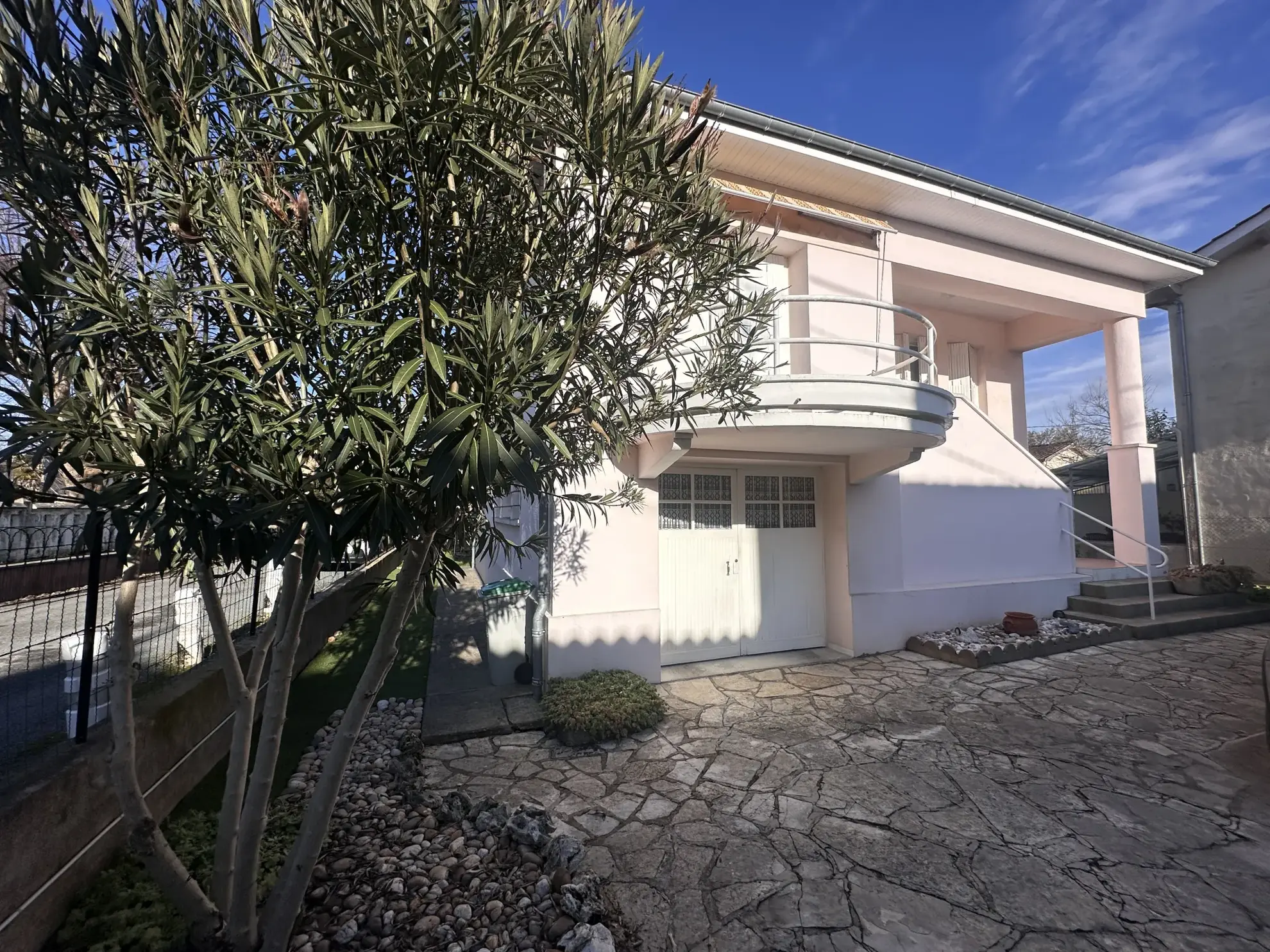 Villa rénovée avec jardin à Villeneuve-sur-Lot dans un quartier recherché 