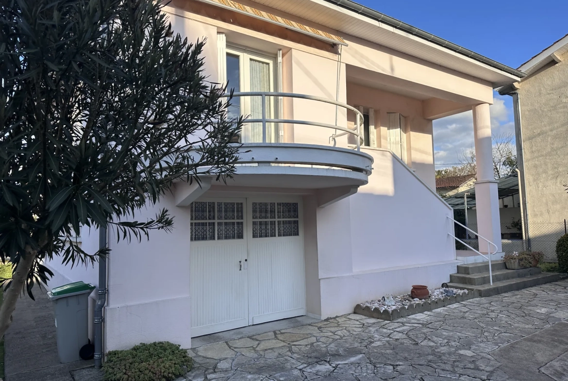 Villa rénovée avec jardin à Villeneuve-sur-Lot dans un quartier recherché 