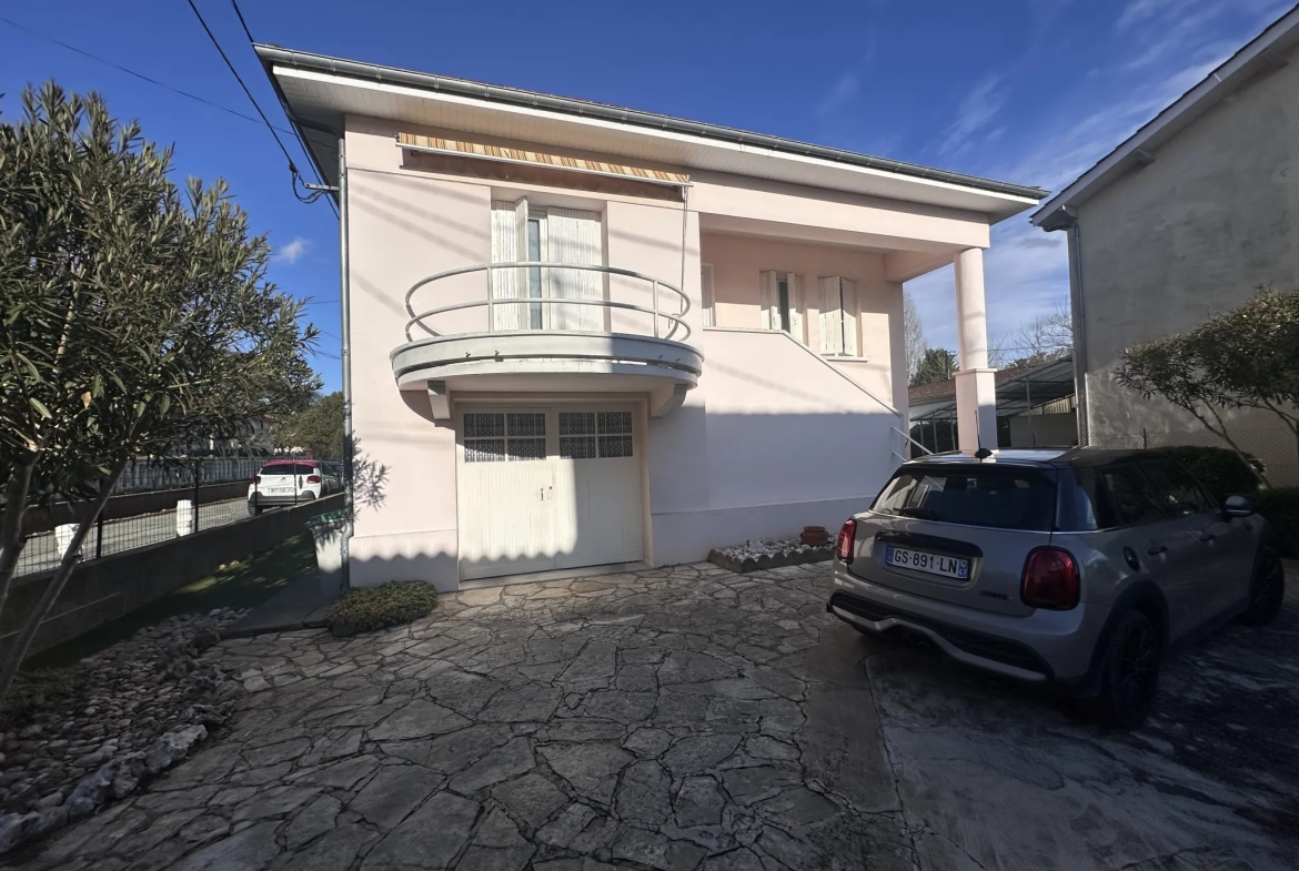Villa rénovée avec jardin à Villeneuve-sur-Lot dans un quartier recherché 